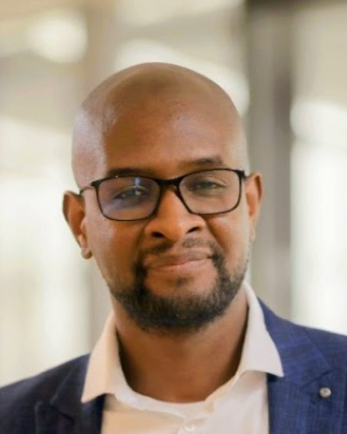 Portrait of Robert Ndebele, founder of Roberts Analytics